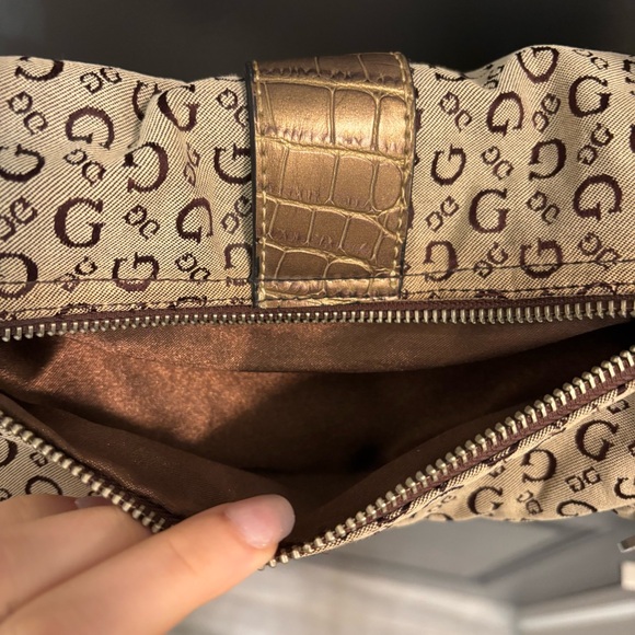 ❌❌SOLD❌❌Vintage y2k Guess Purse - Picture 7 of 11